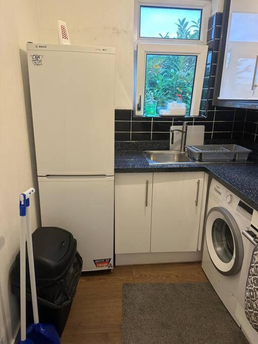 Beautiful Wood Street First Floor Flat B London