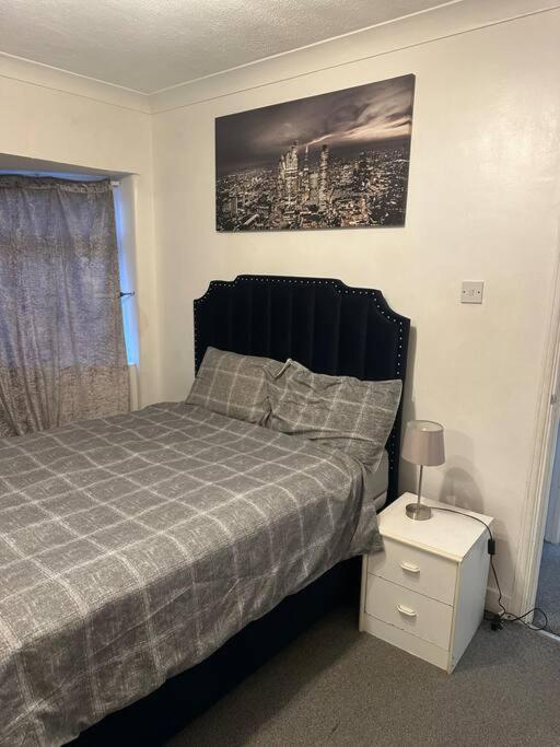 Beautiful Wood Street First Floor Flat B Apartment *