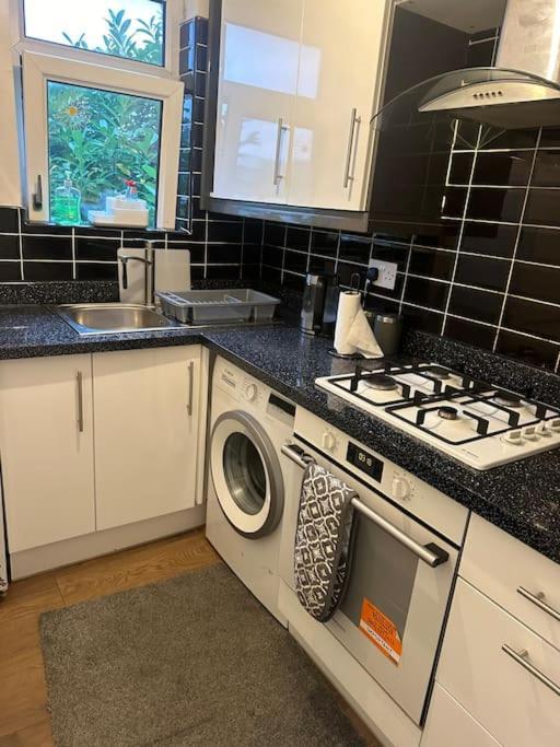 Beautiful Wood Street First Floor Flat B Apartment